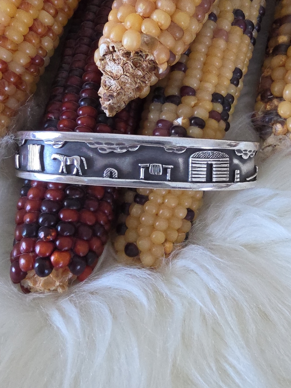 Fabulous Native American Navajo Storyteller Sterling Bracelet By Roland Begay 🩶